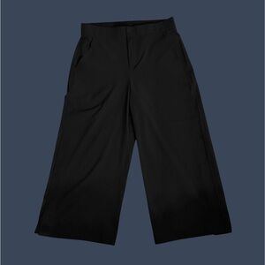 Like new! Kyodan Black Snap Side Culottes Cropped Pants w Pockets Size S